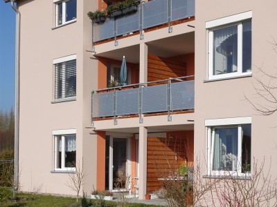 Fassade Farbkonzept Balkone