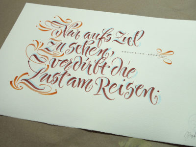 Handlettering in Braun und Blau