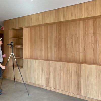 Holzvertäfelung mit Schriftgestaltung in der Bibliothek im Kloster Loccum