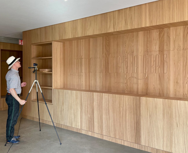 Holzvertäfelung mit Schriftgestaltung in der Bibliothek im Kloster Loccum