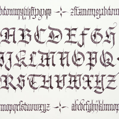Texturalphabet, geschrieben mit einem Montblanc-Füller mit Kalligrafiefeder