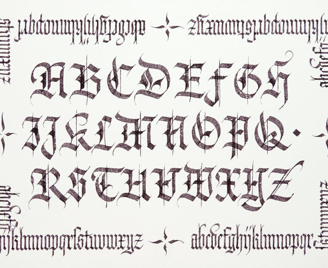 Texturalphabet, geschrieben mit einem Montblanc-Füller mit Kalligrafiefeder