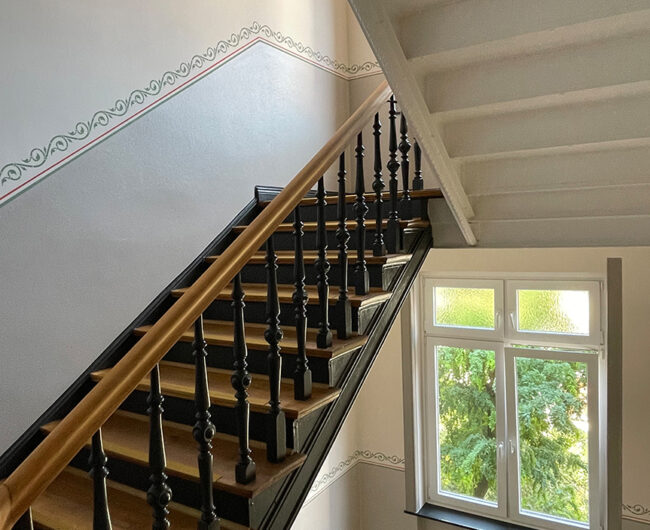 Farbgestaltung für einen Treppenaufgang in einem Historismushaus